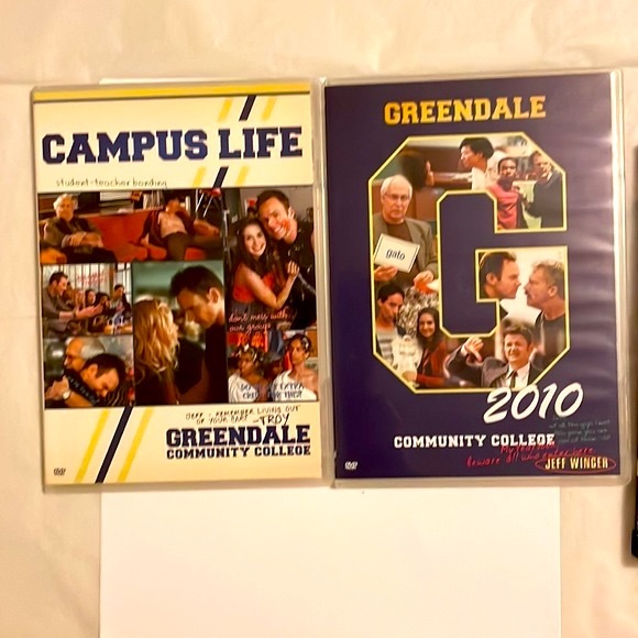 Community series, The Complete First Season TV Show DVD ( 4 Disks) - Picture 3 of 4